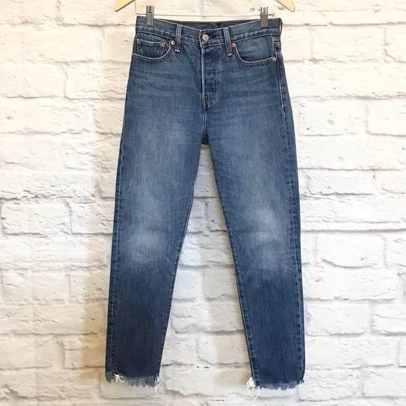 Levi’s W26 (US 2/3) Wedgie White Oak Cone Denim Women’s Jeans Hand Cropped Hems - Picture 2 of 12